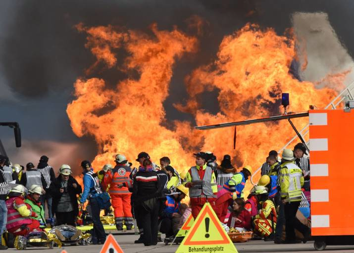 US-Militärkonvoi verunglückt auf deutscher Autobahn! LKWs sind mit Raketen und Munition beladen!
