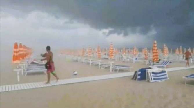 Wirbelsturm überrascht Touristen am Strand, Badegäste flüchten! Nächstes Urlaubs-Chaos! Schwere Unwetter