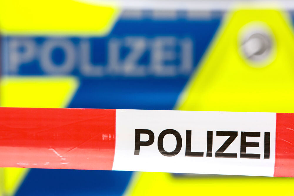 Autobahn wegen Gangstern gesperrt! Vorsicht! Räuber auf der Flucht! Filmreife Verfolgungsjagd von Automaten-Sprengern!