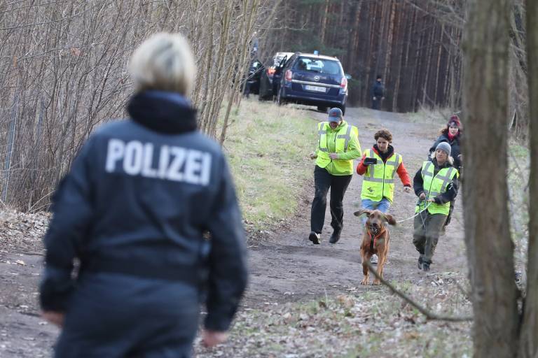 Trauriger Fund! Junges Mädchen vermisst - nun findet die Polizei eine weibliche Leiche - ist es das Mädchen?