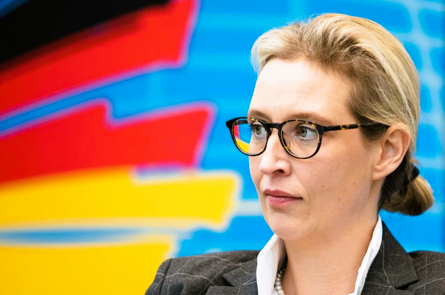 AfD stürzt ab! Spionageaffäre reißt die Partei mit runter - Wahldebakel droht!