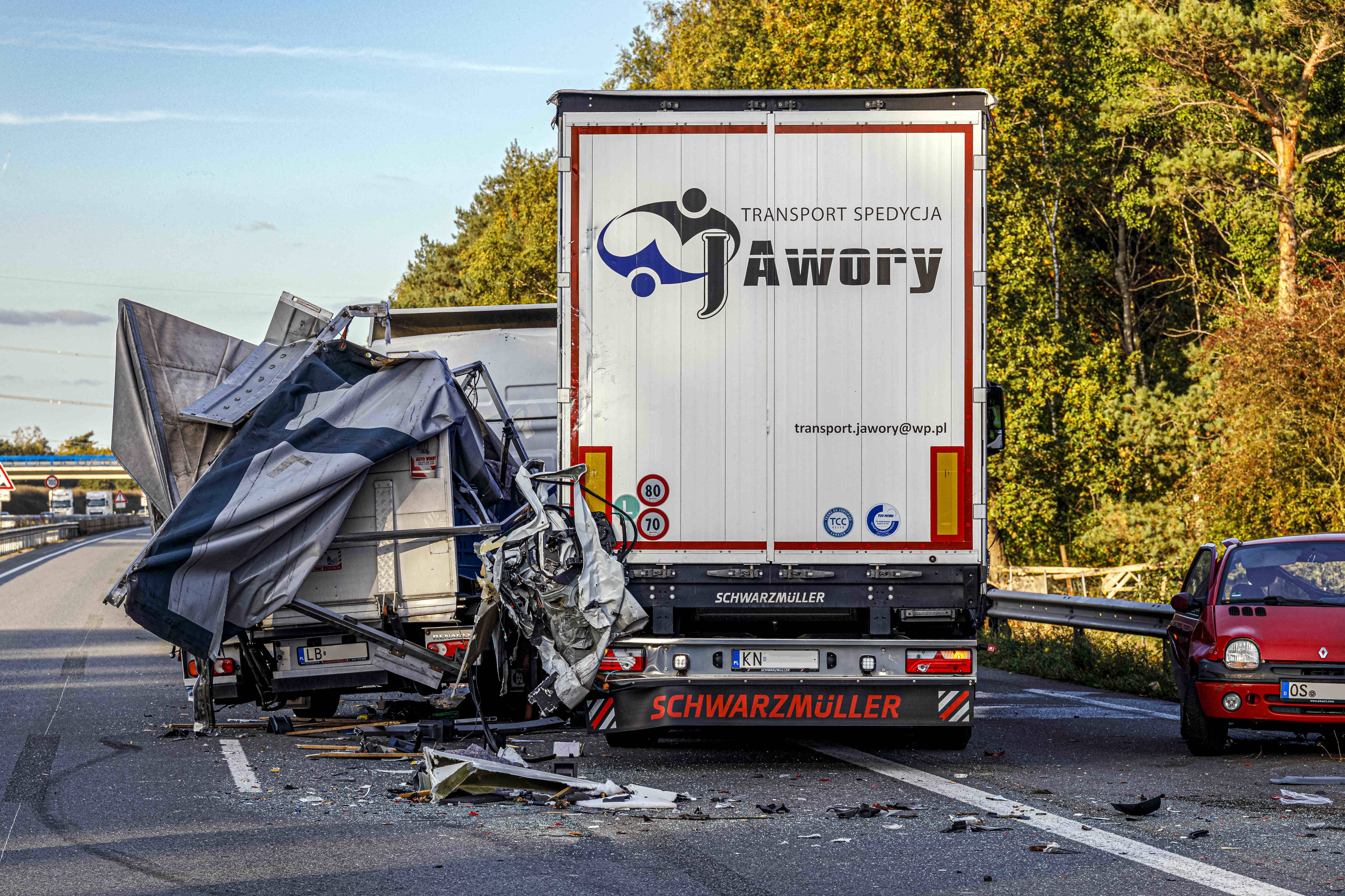 Vollsperrung - Massencrash auf der Autobahn! Strecke muss komplett gesperrt werden