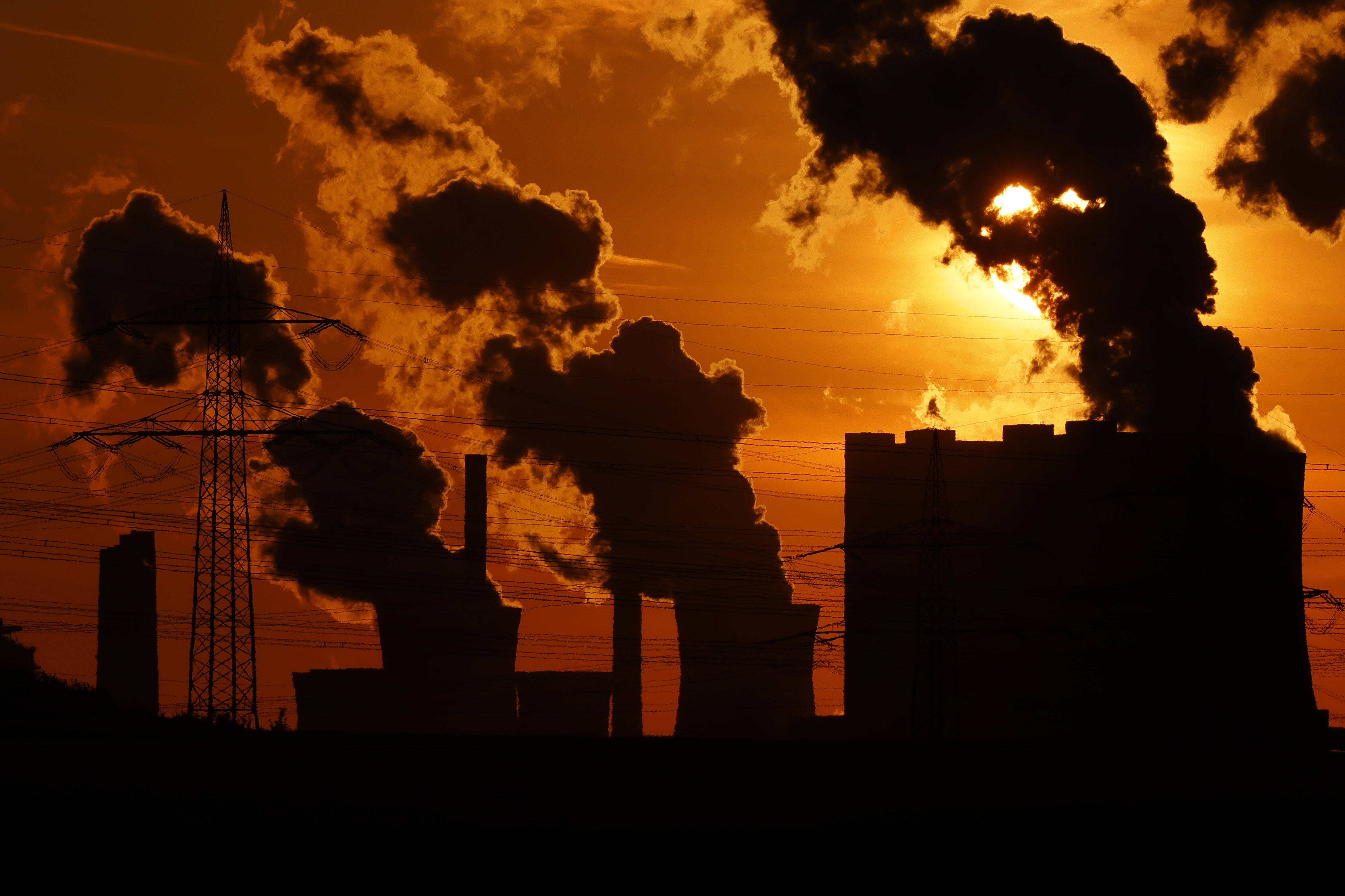 Nächster Teuer-Schock! Hunderte Versorgungsunternehmen erhöhen Preise für Strom und Gas für 2023!