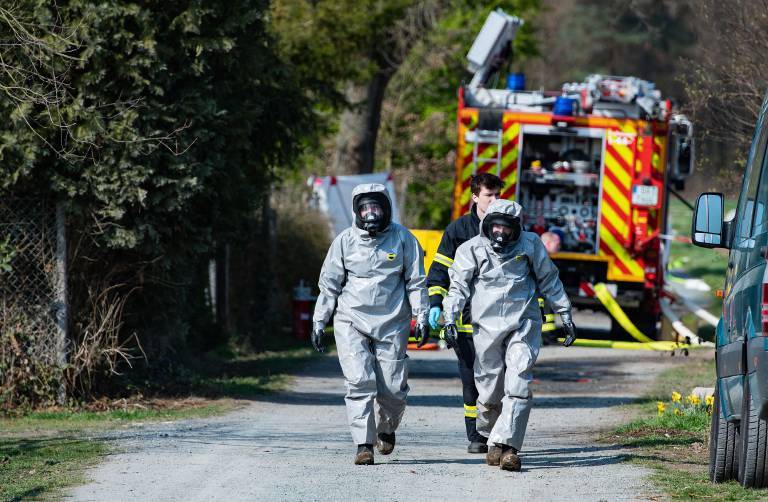 Jugendliche zünden Mann unter Maibaum an! Schrecklicher Vorfall während der Maibaumwache!