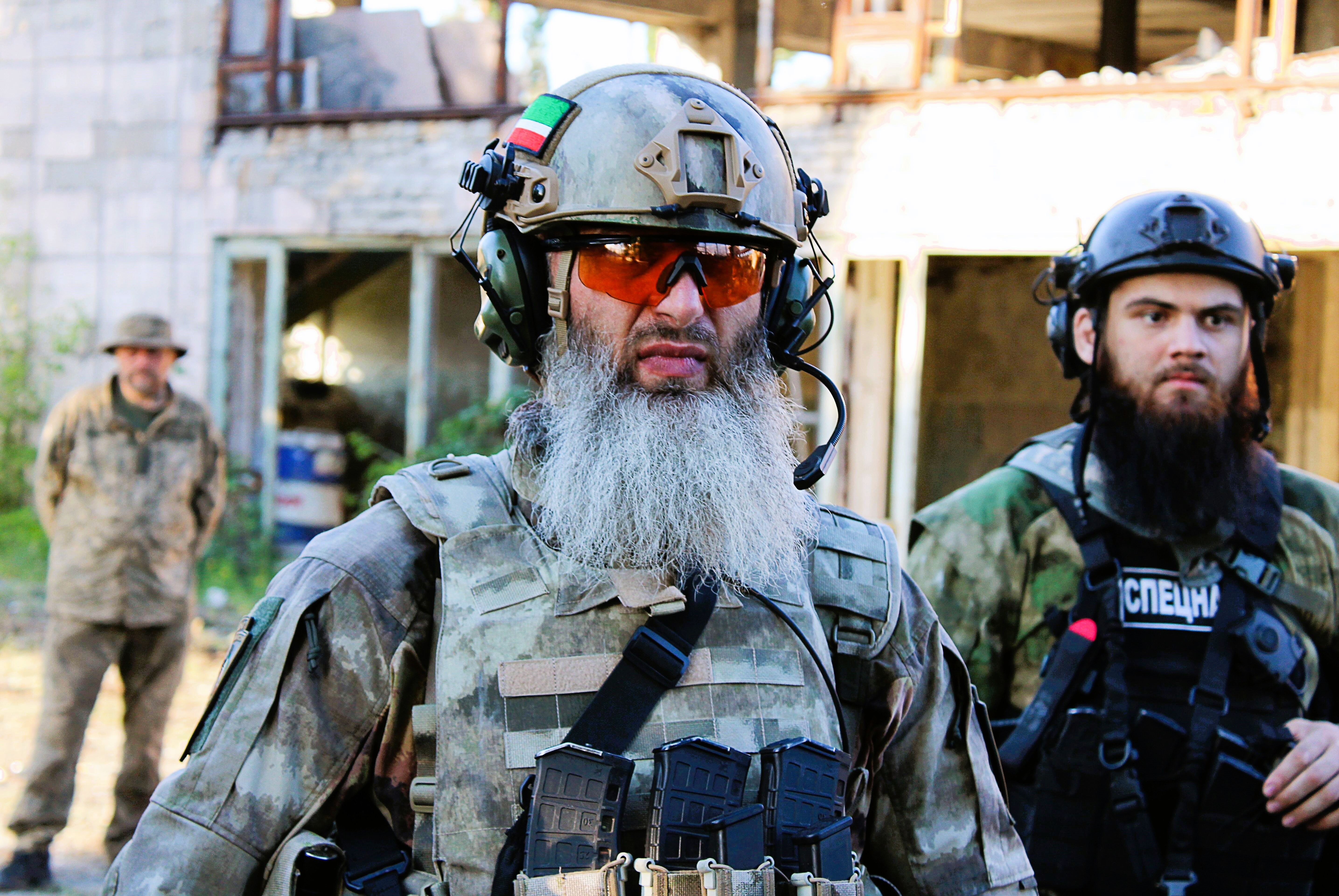 EILMELDUNG - Kadyrows Tschetschenen Truppen bei Bachmut zerschmettert! HIMARS Angriff trifft den Bluthund