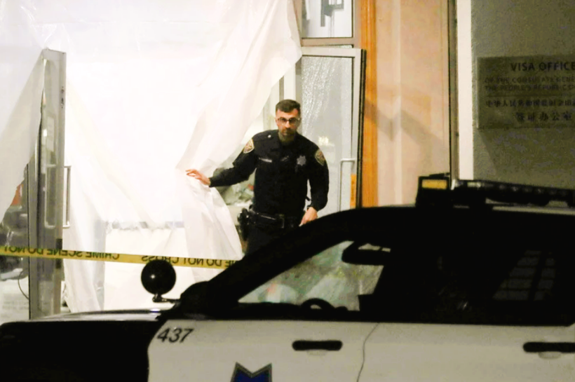 Auto rast ins chinesische Konsulat! Polizei eröffnet das Feuer - Fahrer des Wagens stirbt!