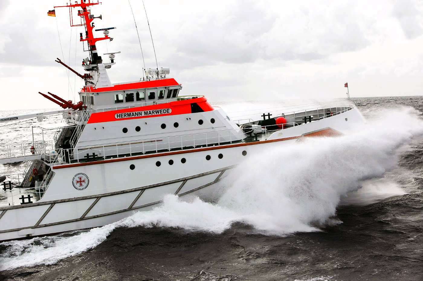 Mann über Bord auf Kreuzfahrtschiff! Tragischer Unfall  - Passagier stürzt nach Streit über Bord!