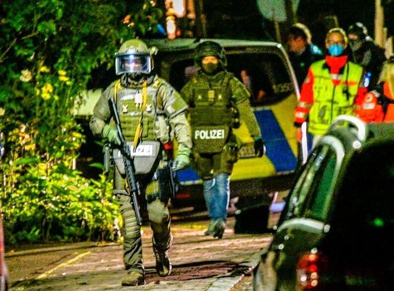 Polizei findet Baby von toter Frau - 2 Tatverdächtige festgenommen